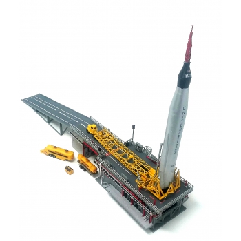 Plastikmodell – ATLANTIS Models 1:110 Atlas mit Launch Pad/Mercury Capsule 50 Year Celebration – AMCH1833